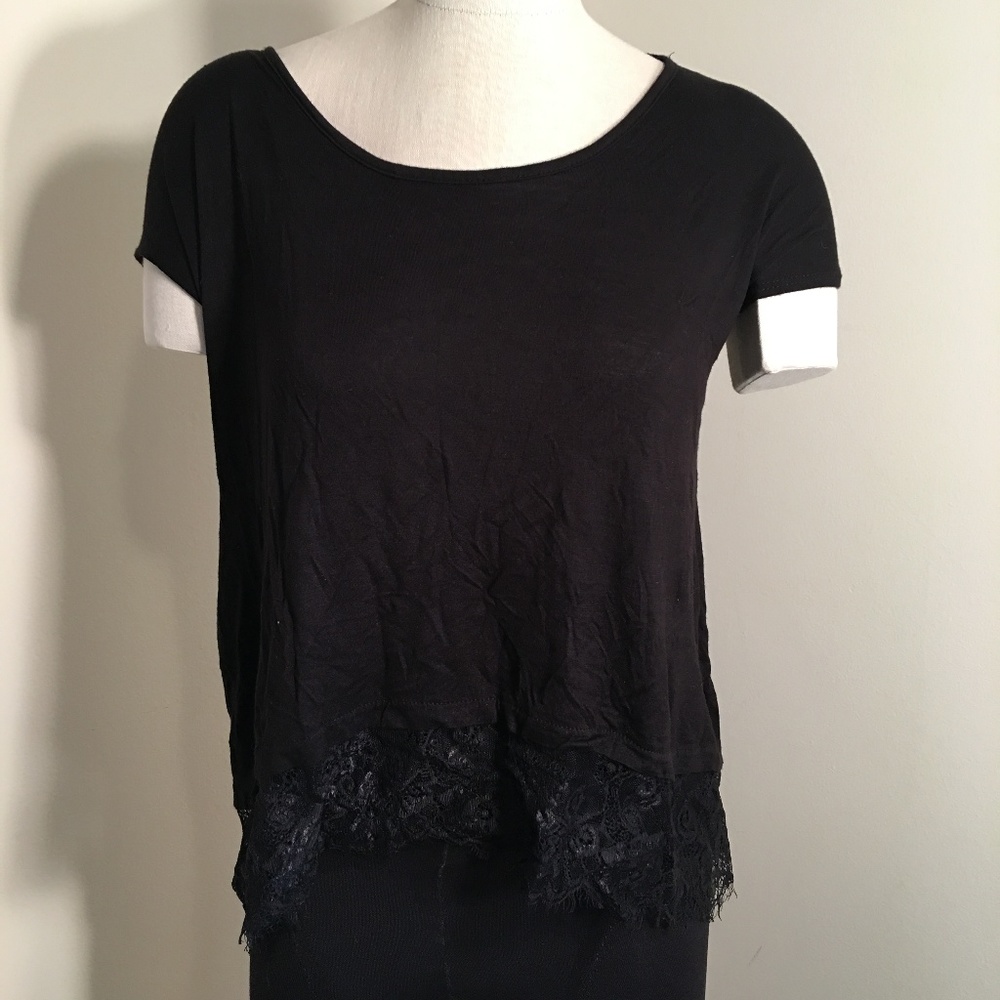 Paper Crane Black Lace Trim Short Sleeve Tunic